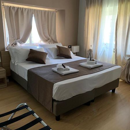 Domus Fieschi Rooms Genoa Bagian luar foto