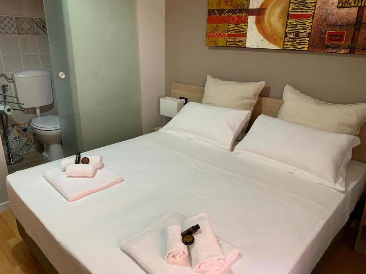 Domus Fieschi Rooms Genoa Bagian luar foto