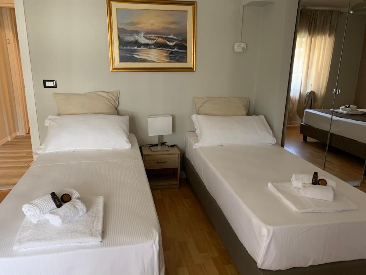 Domus Fieschi Rooms Genoa Bagian luar foto