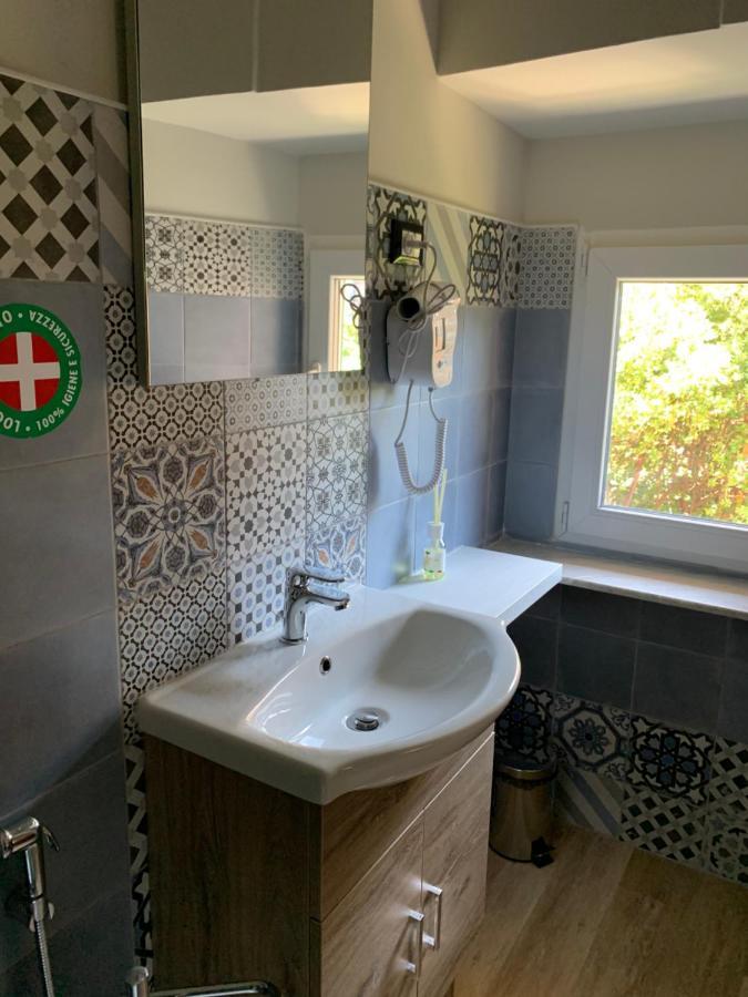 Domus Fieschi Rooms Genoa Bagian luar foto