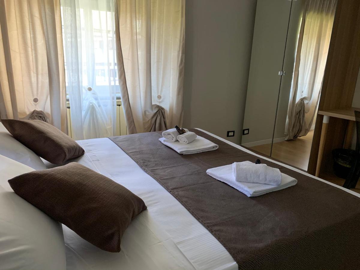 Domus Fieschi Rooms Genoa Bagian luar foto