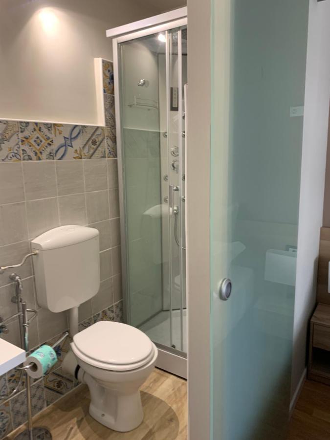 Domus Fieschi Rooms Genoa Bagian luar foto