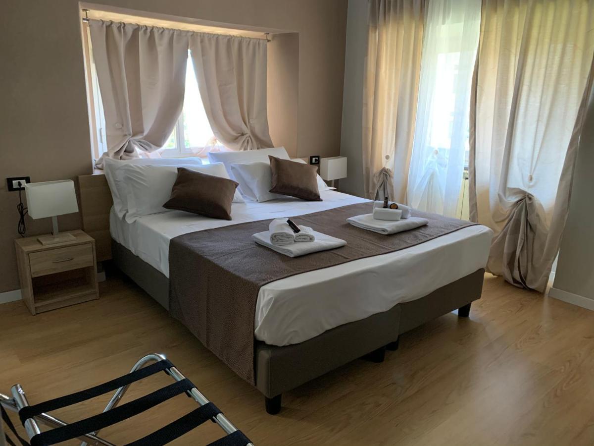 Domus Fieschi Rooms Genoa Bagian luar foto