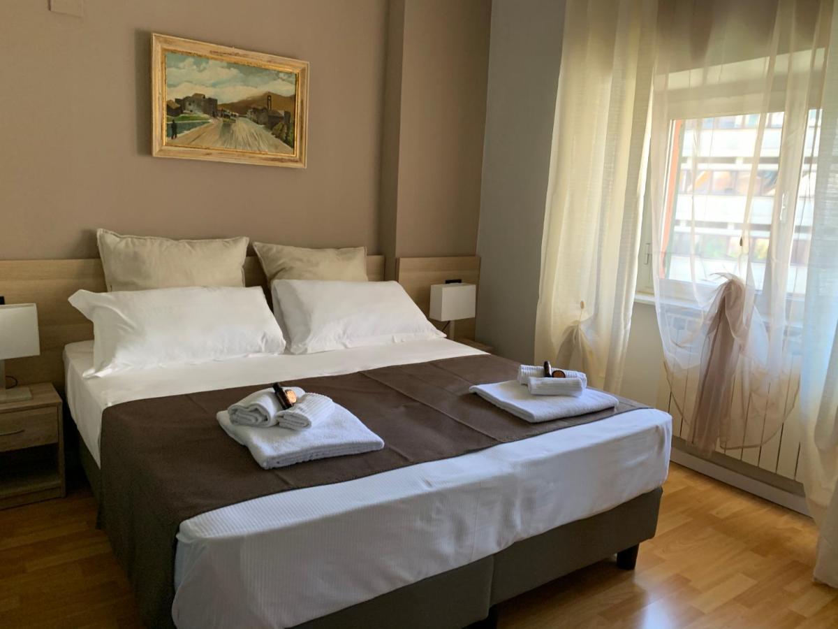 Domus Fieschi Rooms Genoa Bagian luar foto