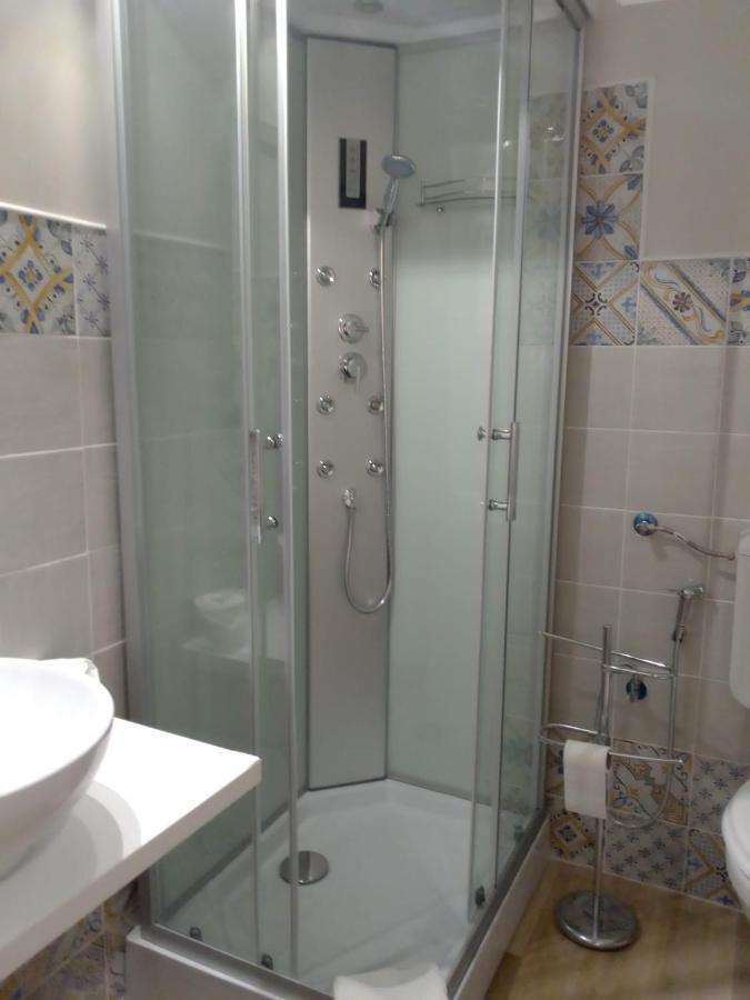 Domus Fieschi Rooms Genoa Bagian luar foto